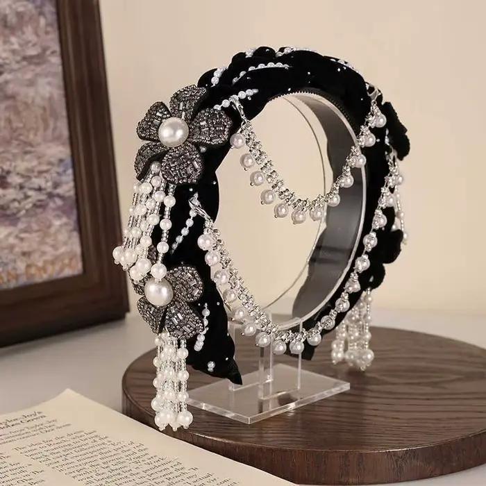 Accessoire de cheveux de mariée exquis avec pompon de perles amovible et détails floraux ; Idéal pou