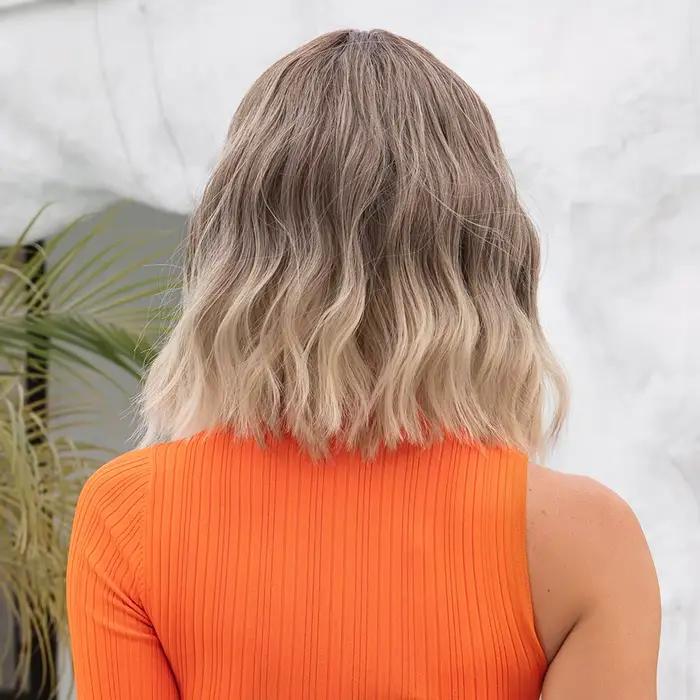 Perruques Bob ondulées grises avec frange pour femmes, perruque synthétique courte blonde ombrée ave