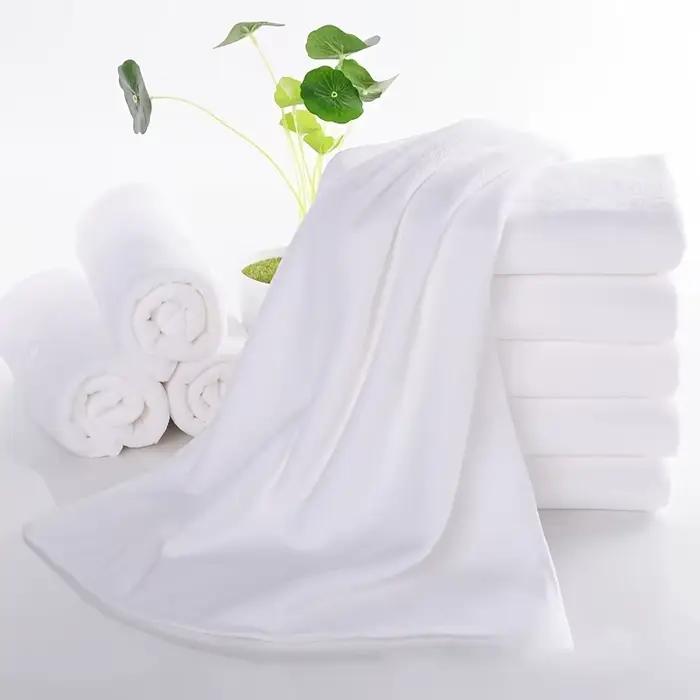 10 serviettes blanches