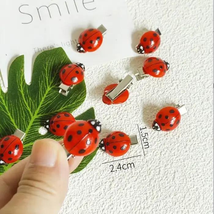 Pinces à cheveux coccinelle simulées frappantes, 10 pièces, accessoires inhabituels d'inspiration animale pour la décoration des cheveux.