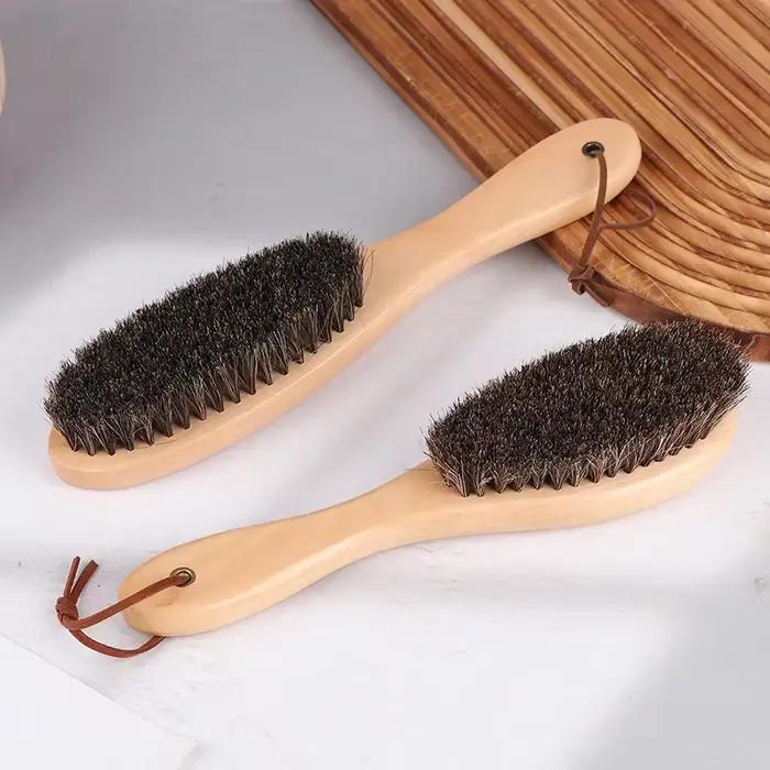 Brosse en crin de cheval doux avec manche en bois