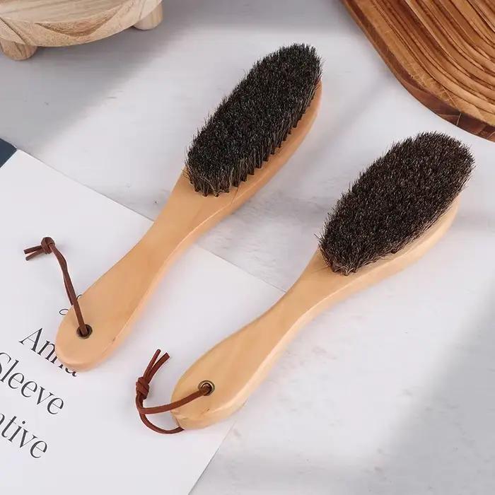 Brosse en crin de cheval doux avec manche en bois