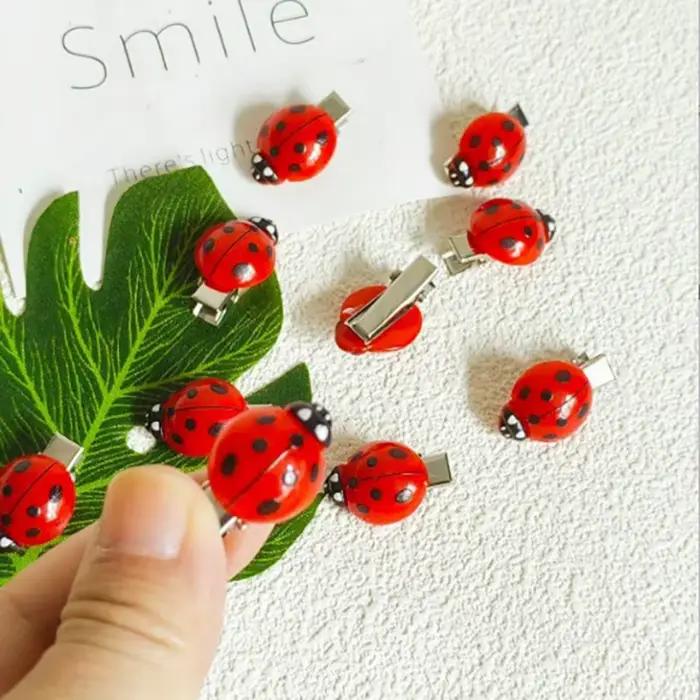 Pinces à cheveux coccinelle simulées frappantes, 10 pièces, accessoires inhabituels d'inspiration animale pour la décoration des cheveux.