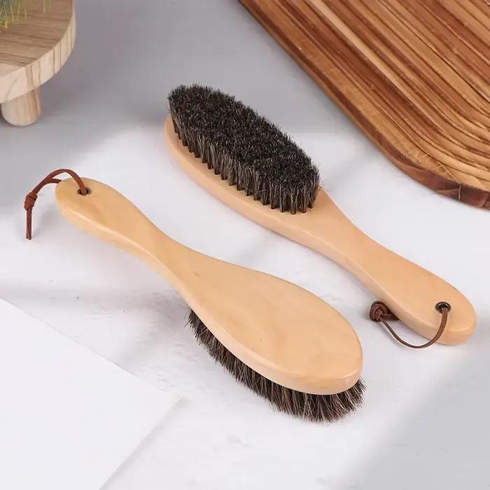 Brosse en crin de cheval doux avec manche en bois