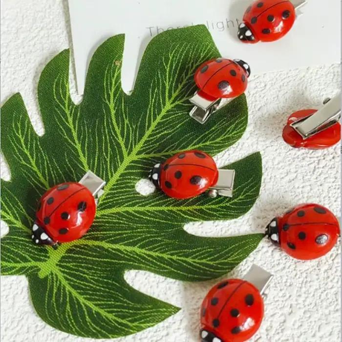 Pinces à cheveux coccinelle simulées frappantes, 10 pièces, accessoires inhabituels d'inspiration animale pour la décoration des cheveux.