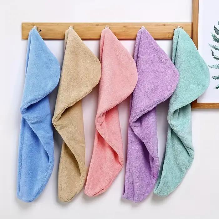 Femmes cheveux longs serviette