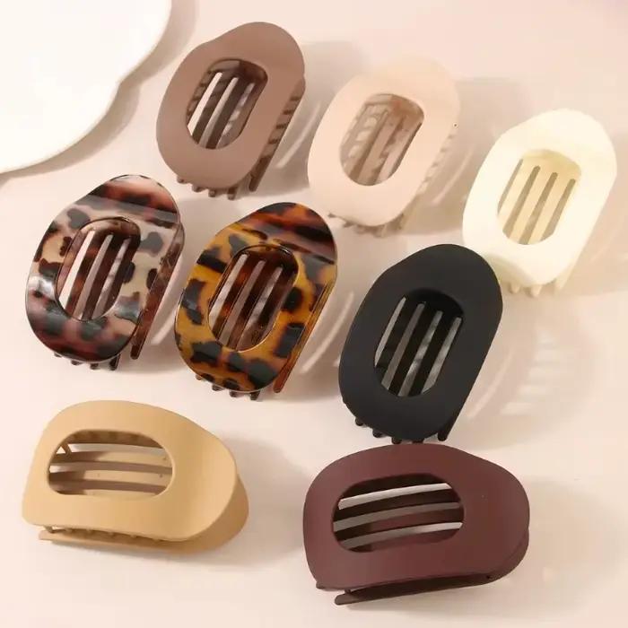 Pince à cheveux ovale mate motif léopard pour femme